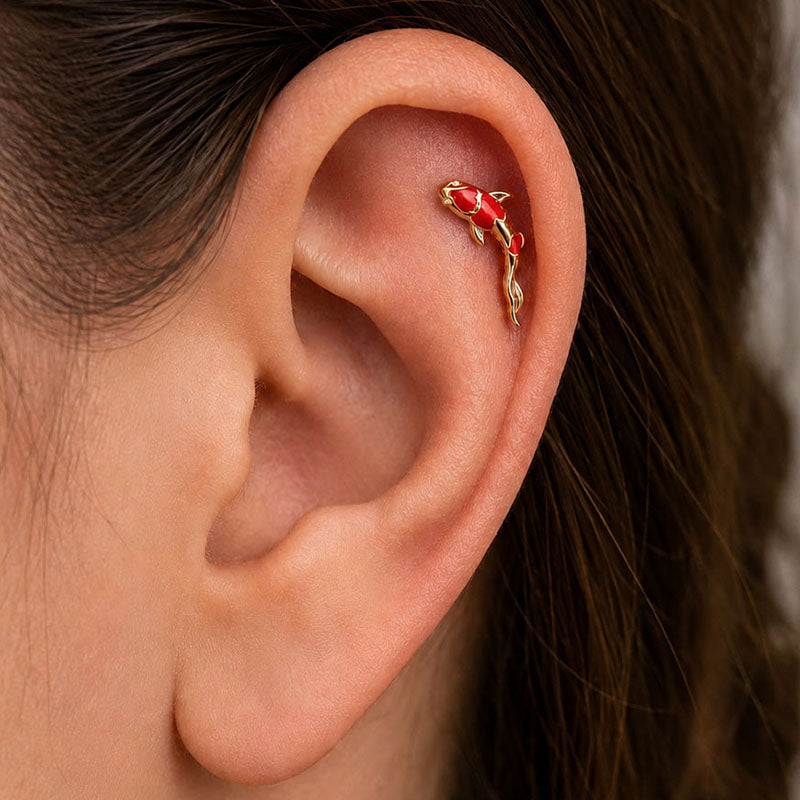Koi Kırmızı Piercing (Sol Kulak)