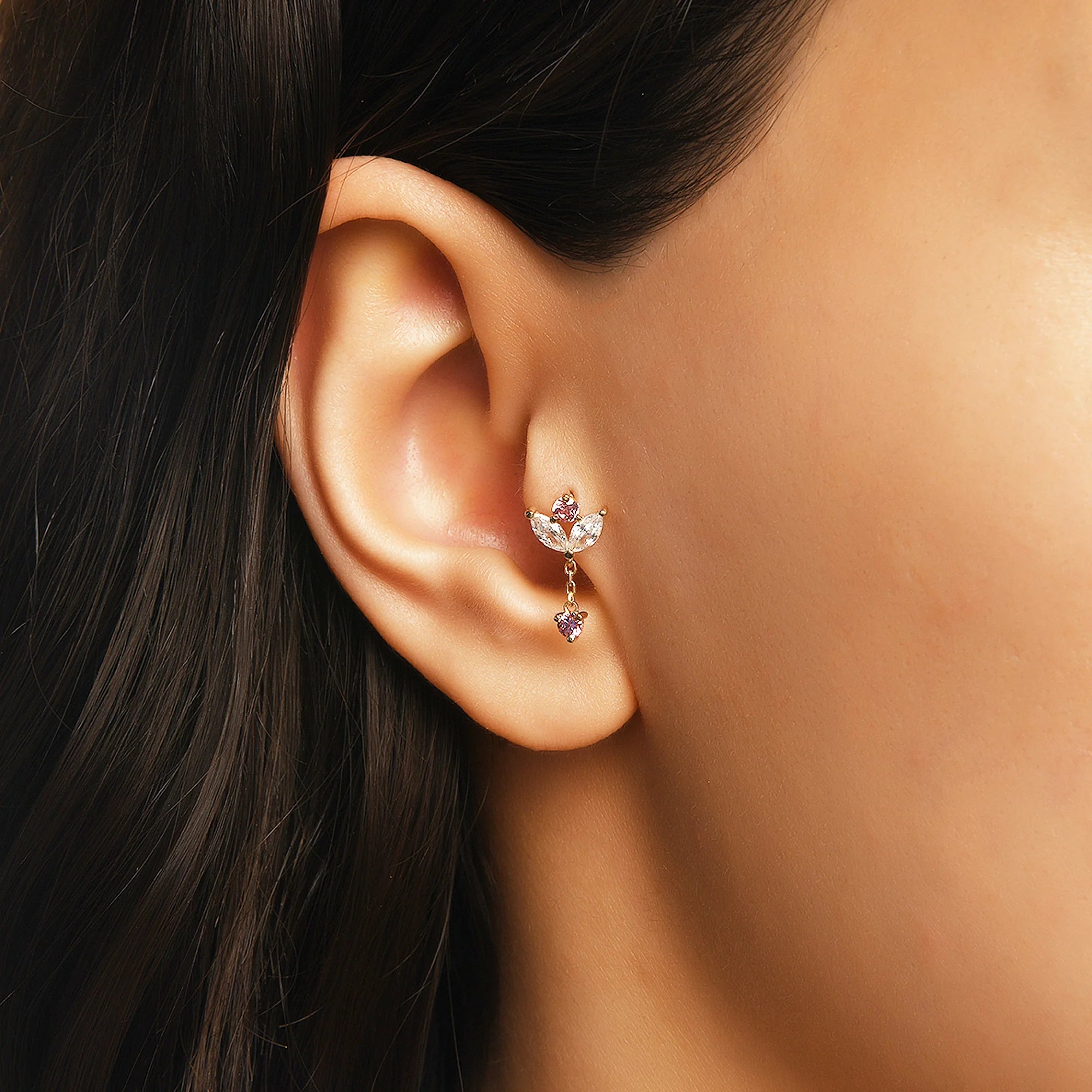 Lusha Yaprak Form Markiz Kesim Taşlı Sallantılı Altın Piercing