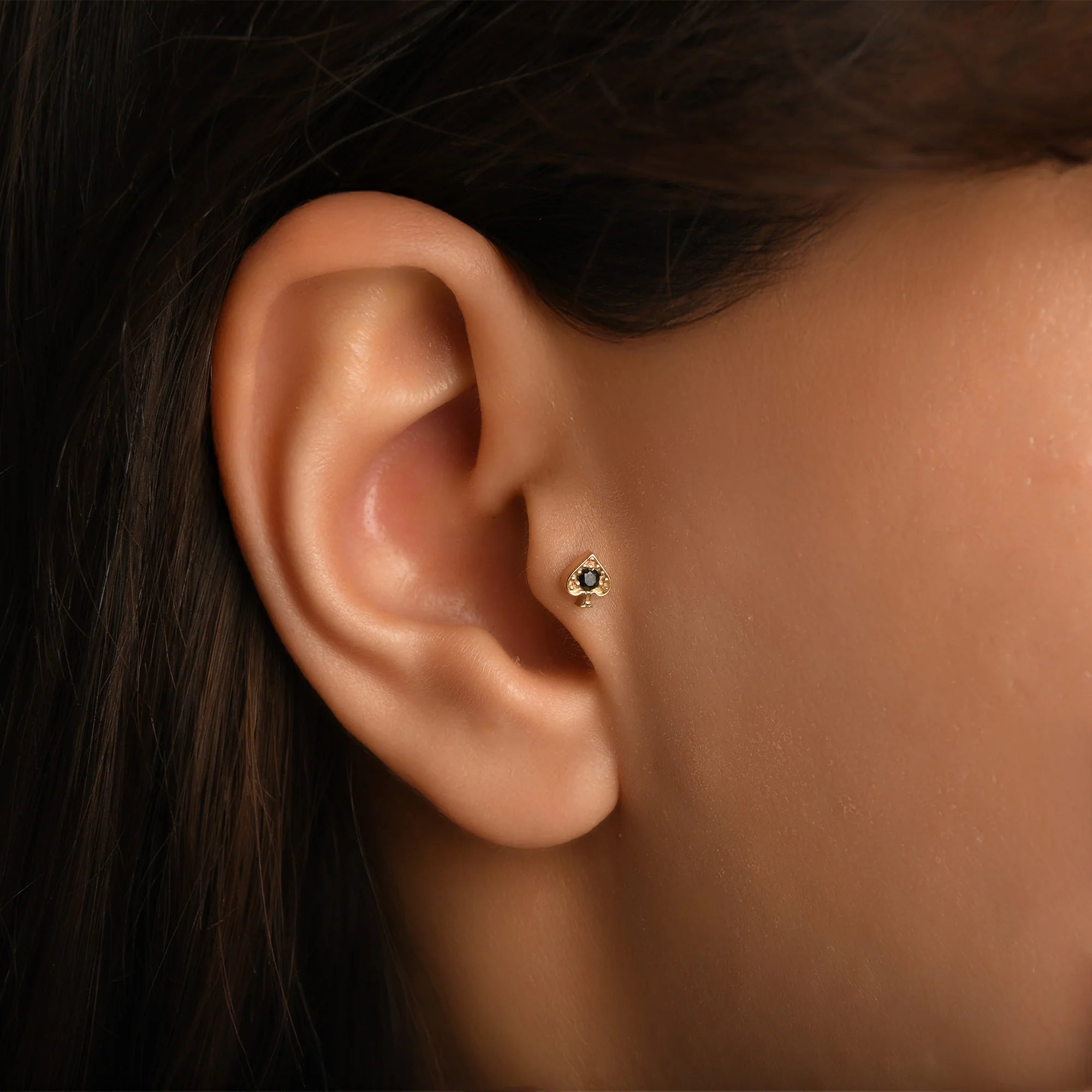 Maça Siyah Taşlı Altın Piercing