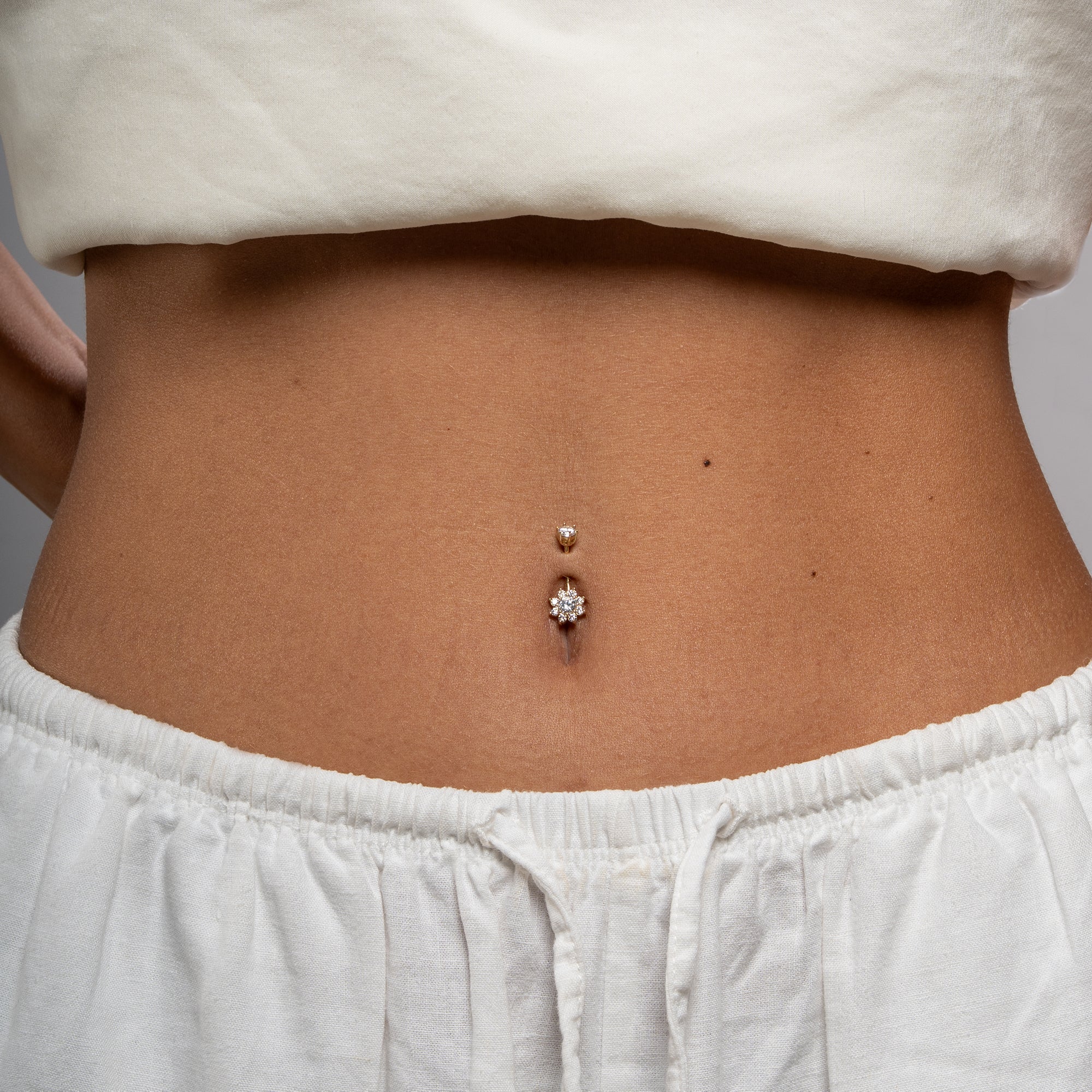 Çiçek ve Tek Taşlı Altın Göbek Piercing