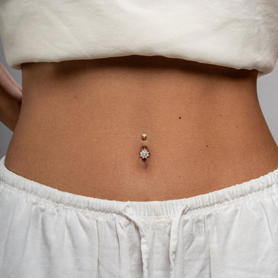Çiçek ve Tek Taşlı Altın Göbek Piercing